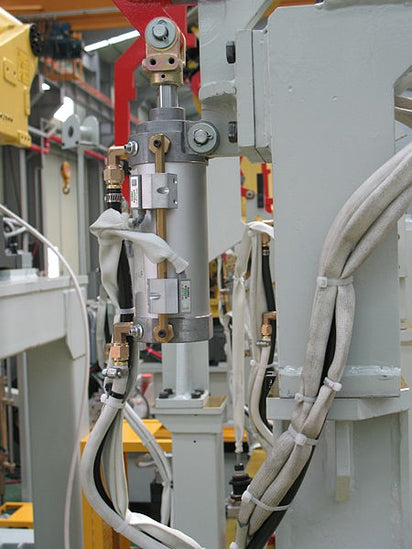 Pneumatic Cylinders: Flexible Honing for Sealing and Lubrication